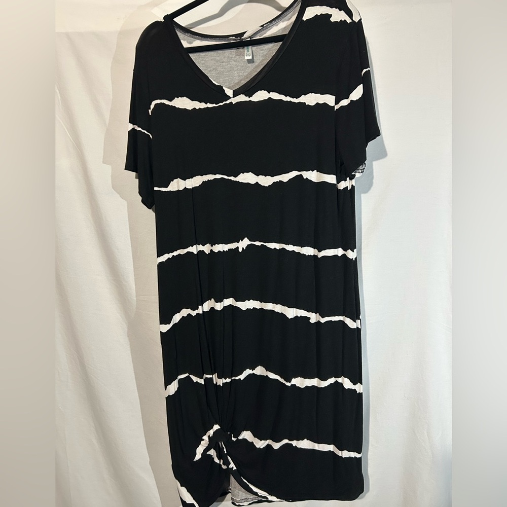 Comfy Plus size t shirt dress black & white